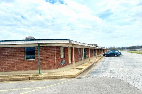 shamrock kings inn by oyo marked tree i 555