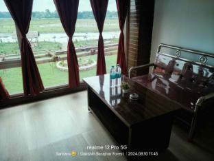 Amantran Hotel & Resort,,3 star