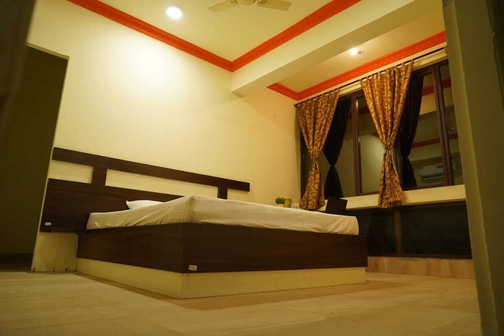 hotel devraj