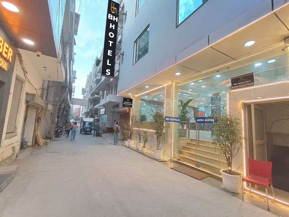 bh hotels aero suites airport road