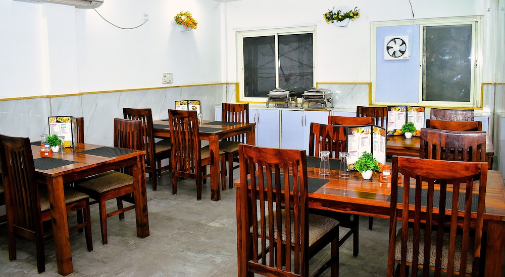 bh hotels aero suites airport road