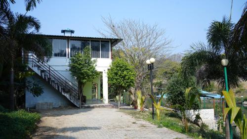 Badrika Farm's,,3 star