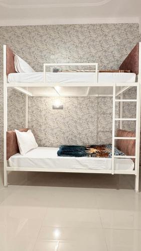 Pinky Home Stay,,2 star