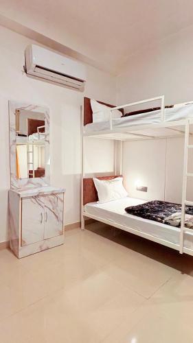 Pinky Home Stay,,2 star