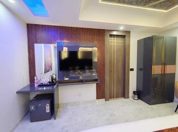 hotel armani suites delhi airport