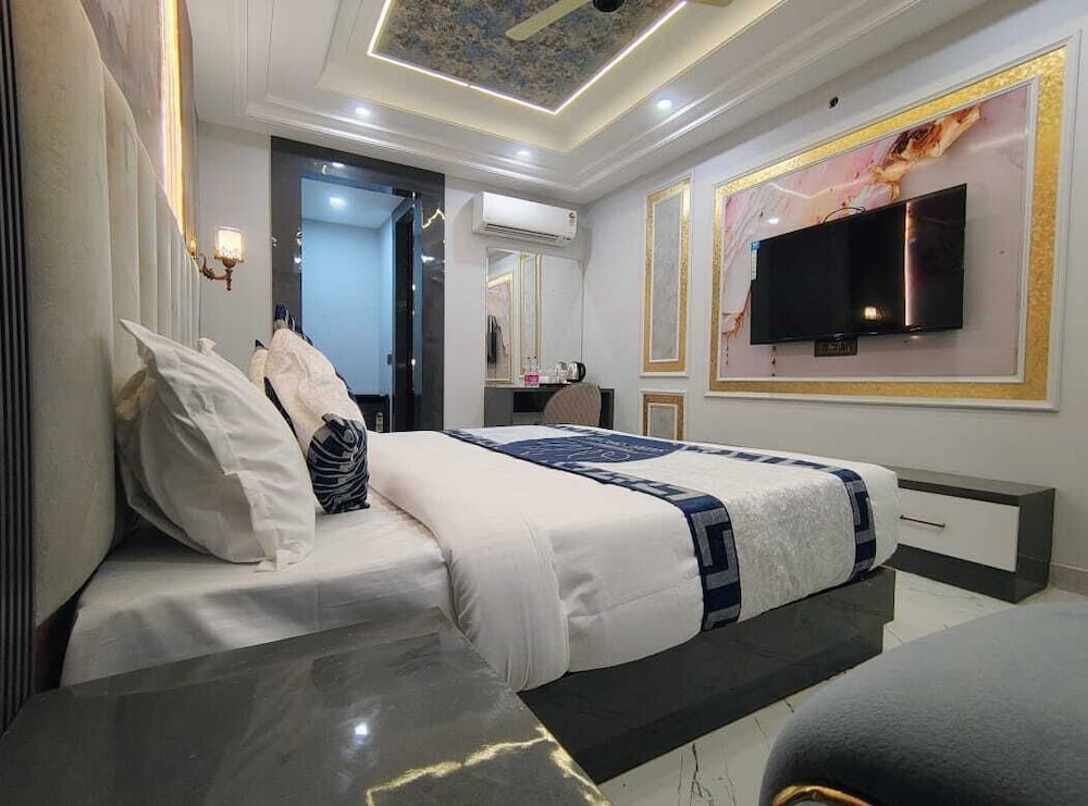 hotel armani suites delhi airport