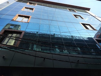 hotel armani suites delhi airport