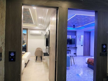 hotel armani suites delhi airport