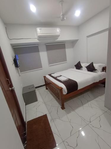 Royal Residency,,3 star