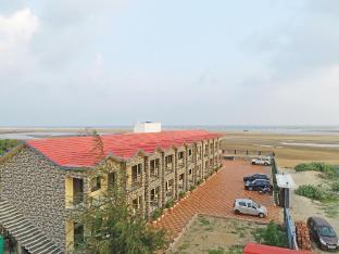 Hyat Luxury Beach Resort,,2 star