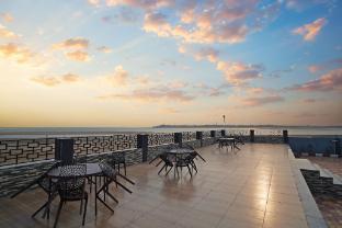 Hyat Luxury Beach Resort,,2 star