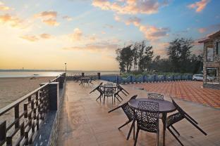 Hyat Luxury Beach Resort,,2 star