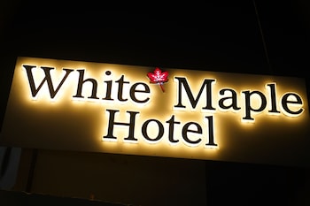 white maple hotel