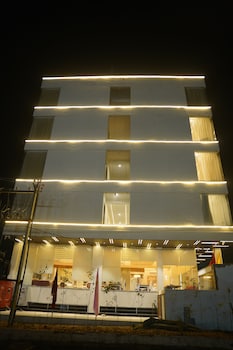 white maple hotel