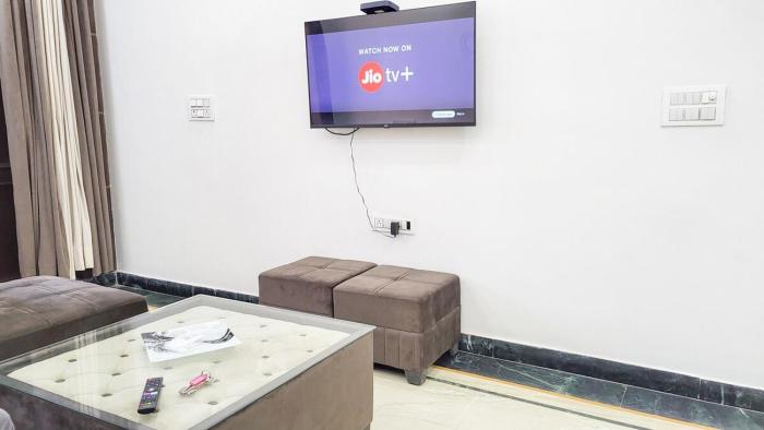 vacationbuddy 3 br home paschim vihar jwala heri