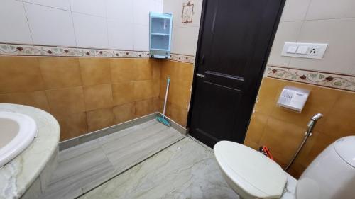 vacationbuddy 3 br home paschim vihar jwala heri
