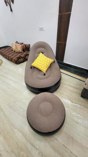 vacationbuddy 3 br home paschim vihar jwala heri