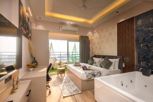 Jacuzzi & Big Screen By Buddies Home,,4 star