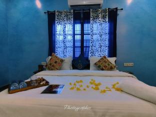 hotel forest view and restaurant