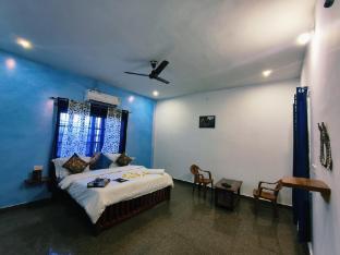 hotel forest view and restaurant