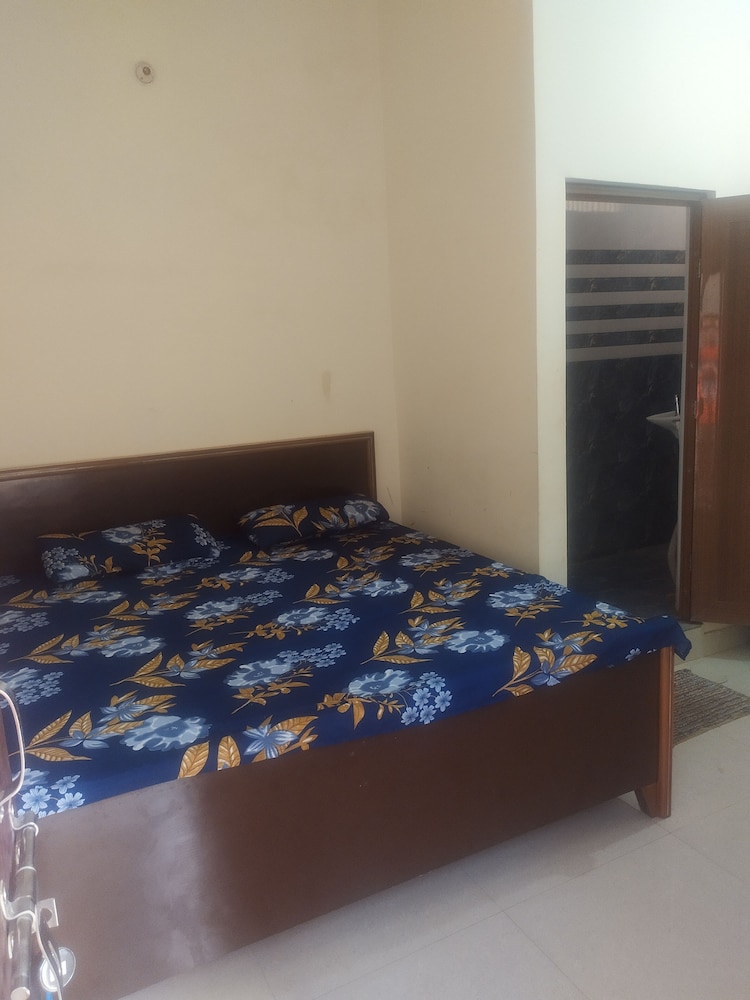 ajay palace home stay