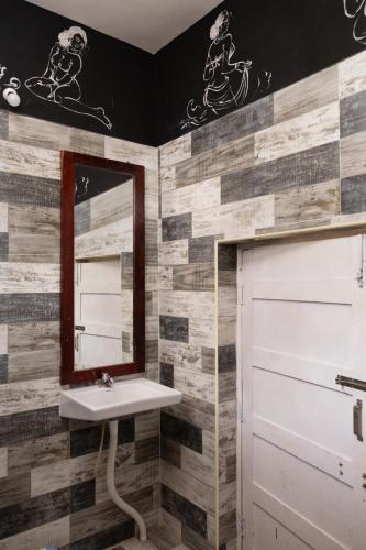 Pathayam Inn,,2 star