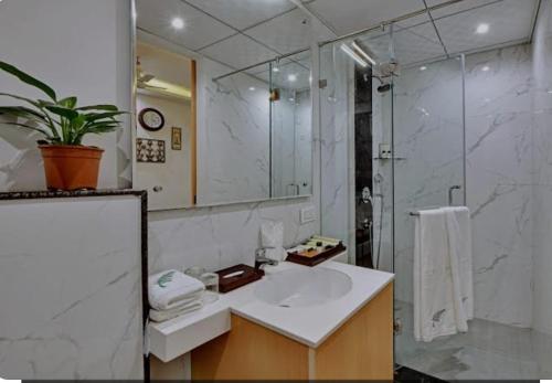 The Luxurious Suites,,3 star