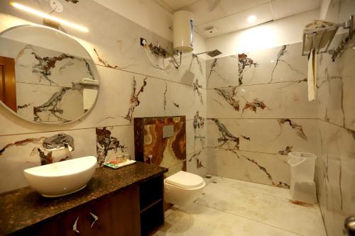 Hotel Dhingra Inn,,3 star