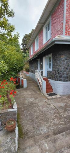 Aura Crimson Vistas,,3 star