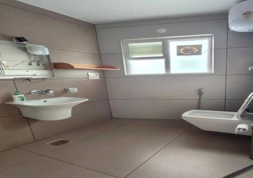 alpine bnb dharmshala