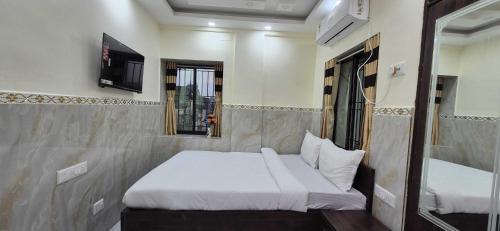 hotel o kalikapur haltu