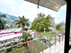 nirvana riverside resort