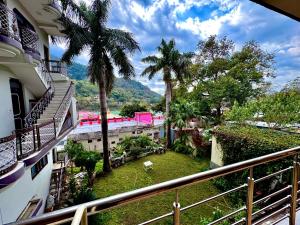 nirvana riverside resort