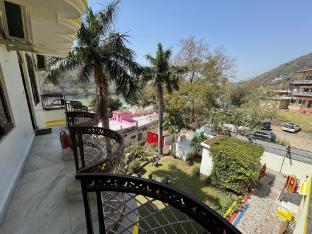 nirvana riverside resort