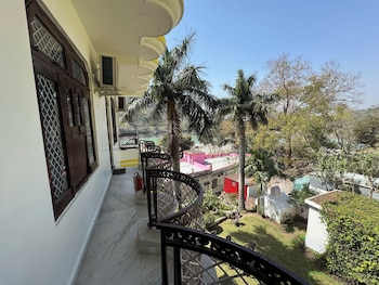 nirvana riverside resort