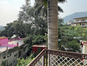 nirvana riverside resort