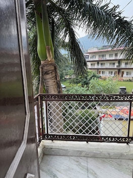 nirvana riverside resort