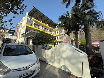 nirvana riverside resort