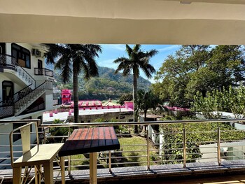 nirvana riverside resort