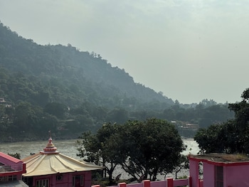 nirvana riverside resort