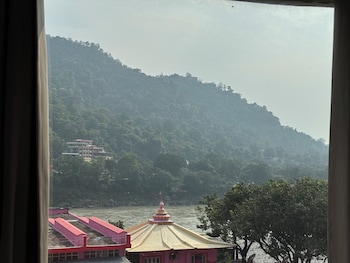 nirvana riverside resort