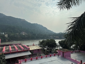 nirvana riverside resort