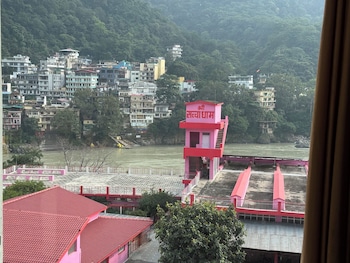 nirvana riverside resort