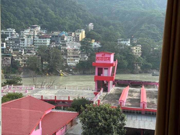 nirvana riverside resort