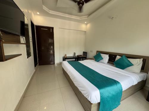 nirvana riverside resort