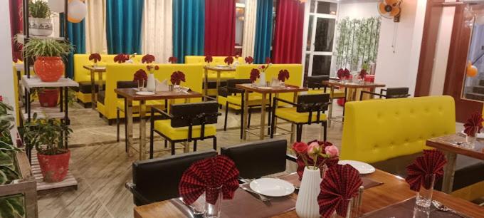 gulmohar guest house