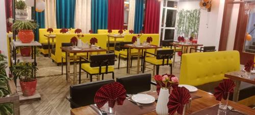 gulmohar guest house