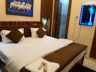 tirupati balaji inn bageshwar dham