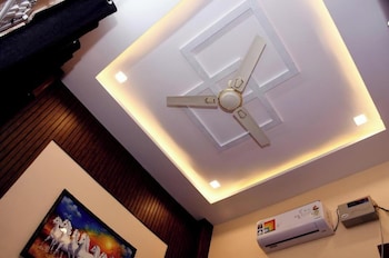 tirupati balaji inn bageshwar dham