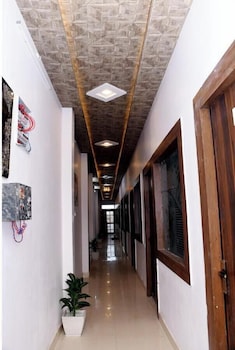 tirupati balaji inn bageshwar dham